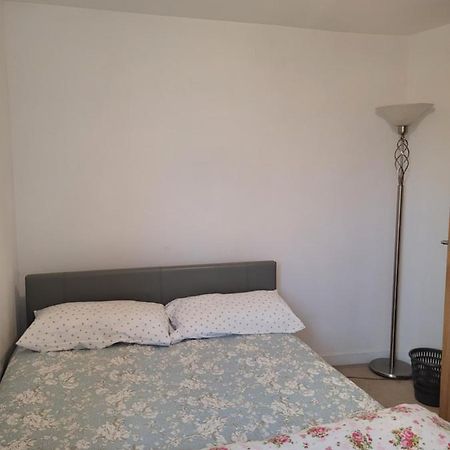 Room Near Heathrow Airport Хитроу Экстерьер фото